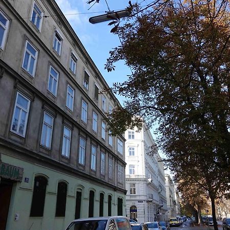 Studio U Parkplatz, Zentrale Ruhelage Neben Gruenoase Vienna Exterior photo